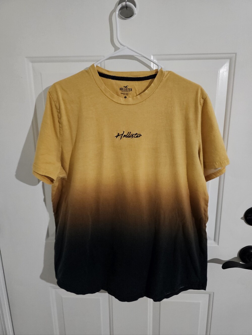 Hollister Yellow to Black Gradient Crew Tee